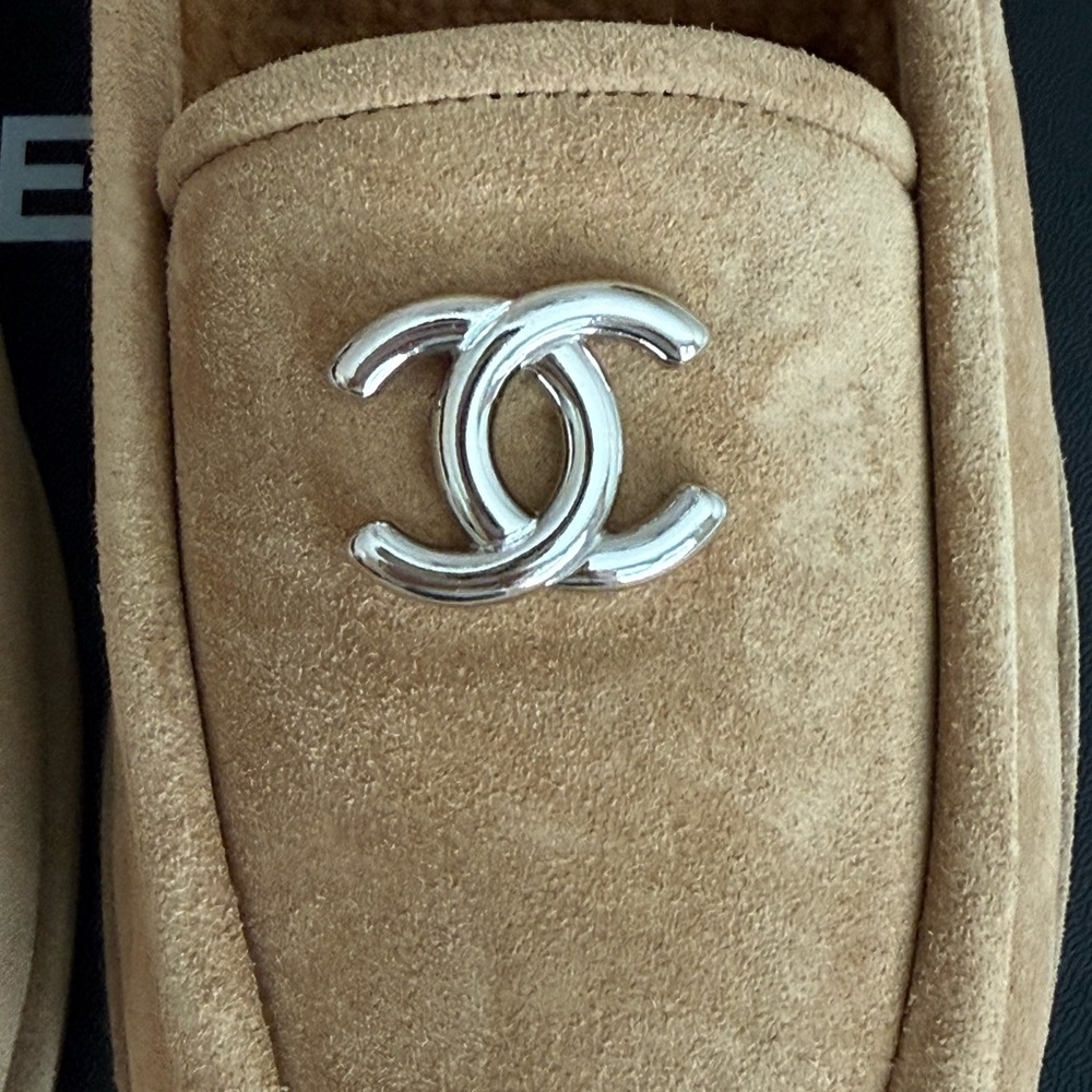 Chanel Tan Logo Slingback Loafers with shearling lining SZ 40 NEW/ full set - Picture 9 of 9
